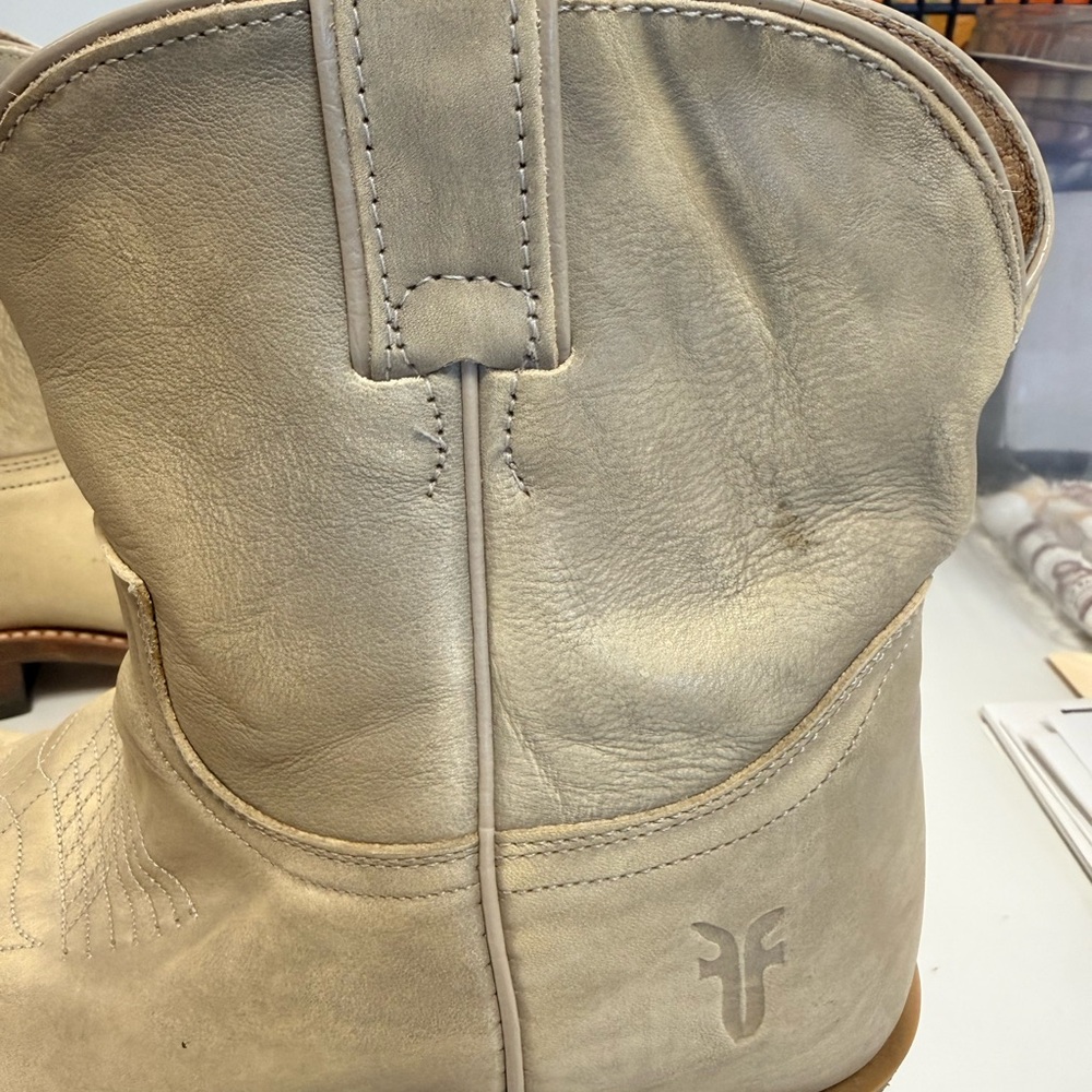Women’s Cream Leather Western Boots - Picture 4 of 6